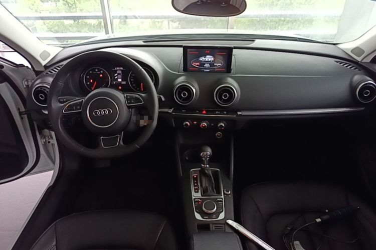 Used Audi A3 2014 Sportback 35 TFSI Automatic Style Edition Center Console