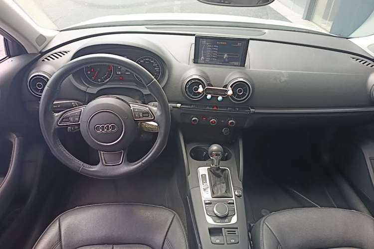 Used Audi A3 2014 Sportback 35 TFSI Automatic Style Edition Center Console