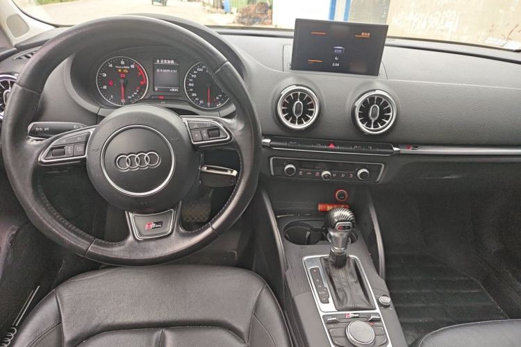 Used Audi A3 2014 Sportback 35 TFSI Automatic Comfort Model Center Console