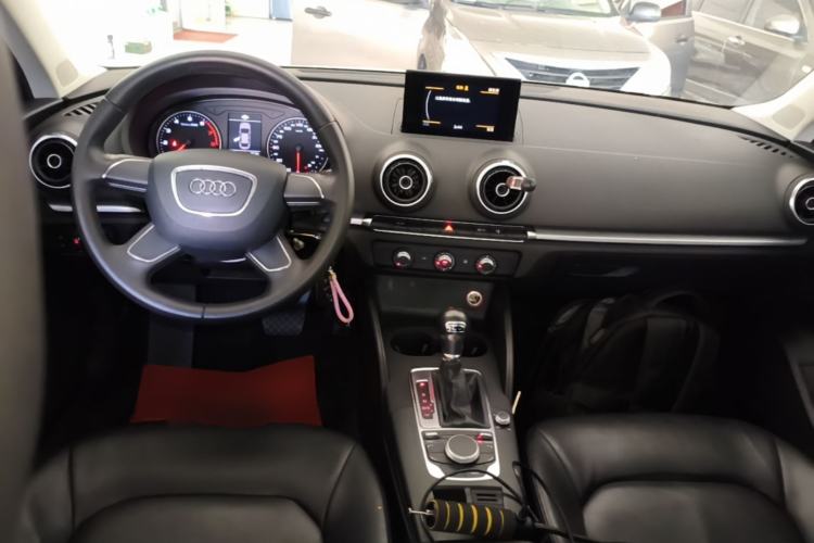 Used Audi A3 2014 Limousine 35 TFSI Automatic Advanced Model Center Console