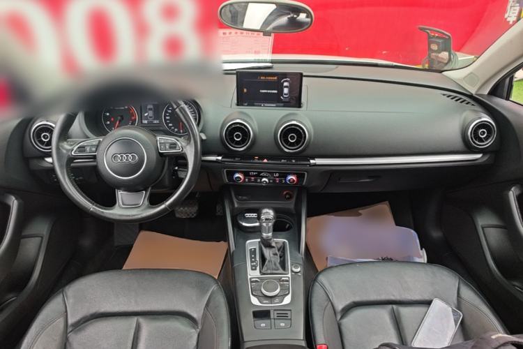 Used Audi A3 2014 Limousine 35 TFSI Automatic Comfort Model Center Console