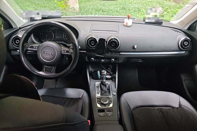 Used Audi A3 2014 Limousine 40 TFSI S line Comfort Model Center Console
