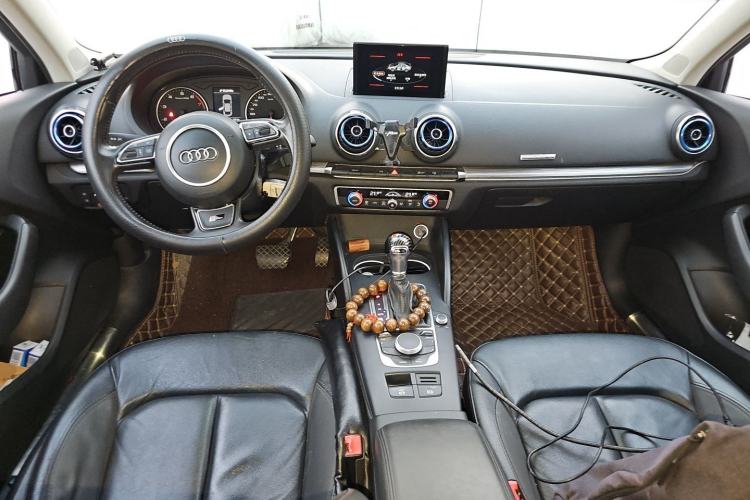 Used Audi A3 2014 Limousine 35 TFSI Automatic Comfort Model Center Console