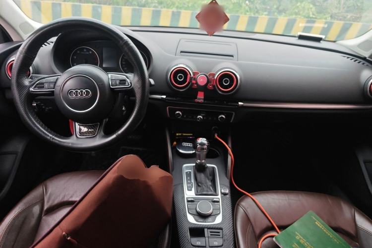 Used Audi A3 2014 Limousine 35 TFSI Automatic Comfort Model Center Console