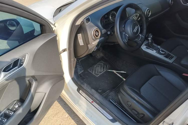 Used Audi A3 2014 Limousine 40 TFSI S line Comfort Model Driver Seat