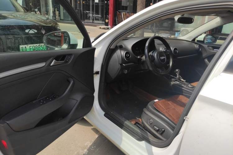 Used Audi A3 2014 Limousine 35 TFSI Automatic Comfort Model Driver Seat