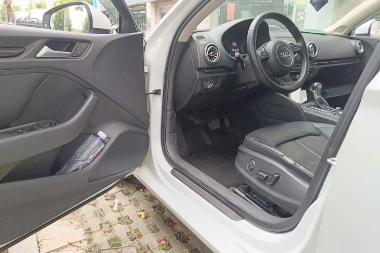 Used Audi A3 2014 Limousine 35 TFSI Automatic Comfort Model Driver Seat