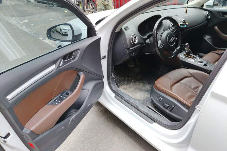Used Audi A3 2014 Limousine 35 TFSI Automatic Comfort Model Driver Seat