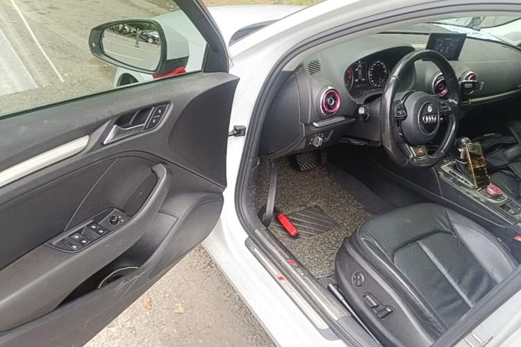 Used Audi A3 2014 Limousine 35 TFSI Automatic Comfort Model Driver Seat