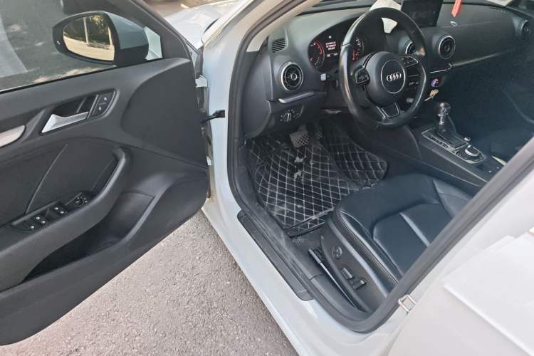 Used Audi A3 2014 Sportback 35 TFSI Automatic Comfort Model Driver Seat