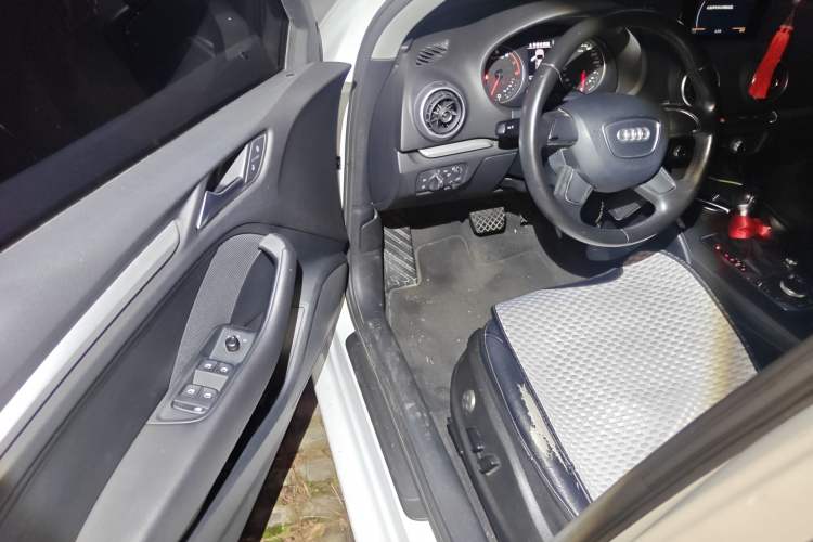 Used Audi A3 2014 Limousine 35 TFSI Automatic Advanced Model Driver Seat