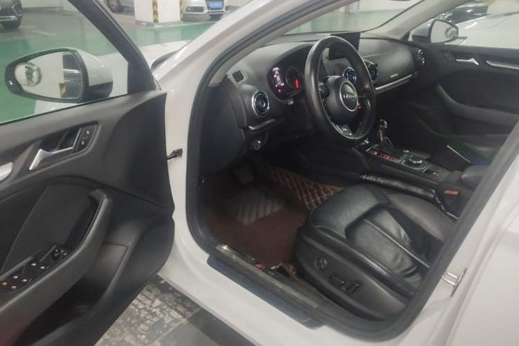 Used Audi A3 2014 Limousine 35 TFSI Automatic Comfort Model Driver Seat