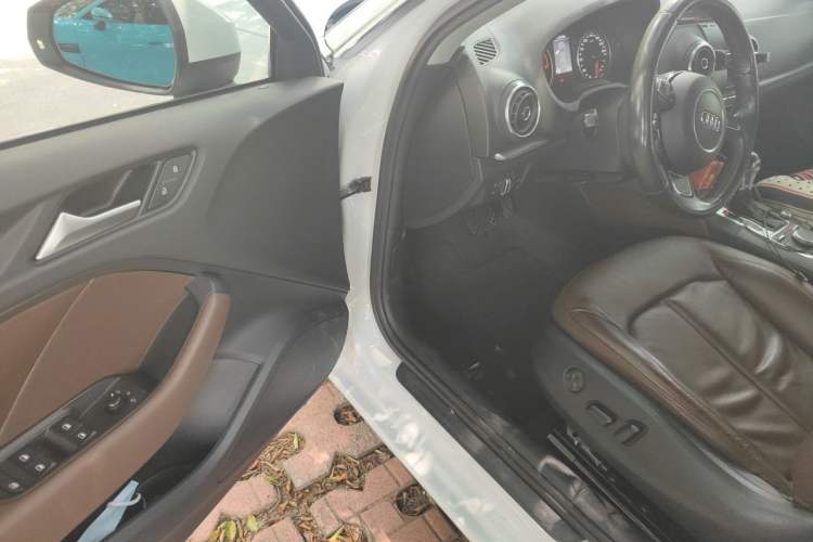 Used Audi A3 2014 Sportback 35 TFSI Automatic Comfort Model Driver Seat