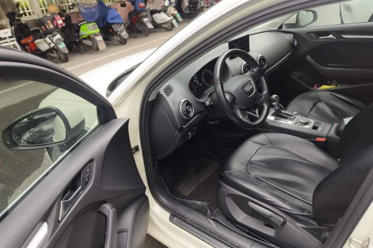 Used Audi A3 2014 Sportback 35 TFSI Automatic Ambition Edition Driver Seat