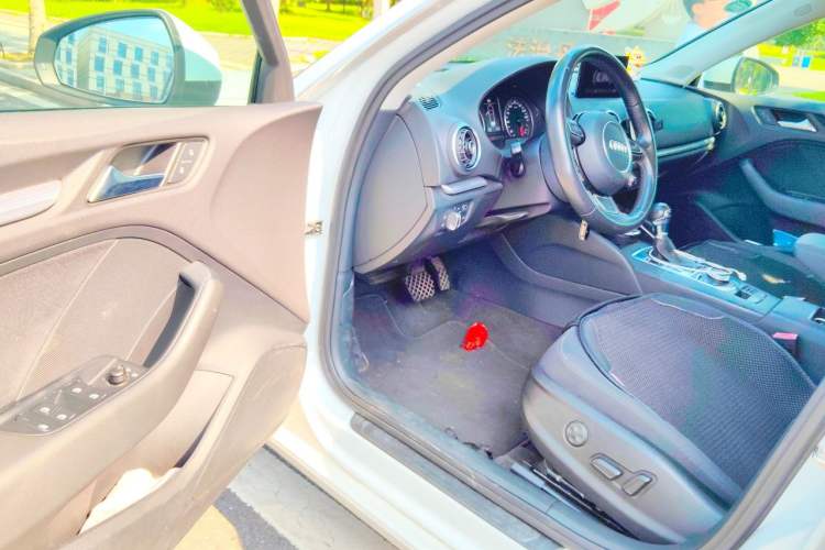Used Audi A3 2014 Limousine 35 TFSI Automatic Fashion Model Driver Seat