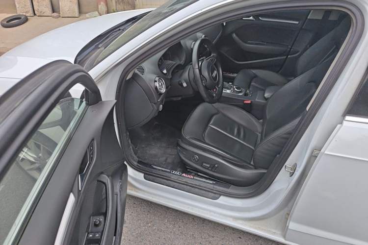 Used Audi A3 2014 Sportback 35 TFSI Automatic Comfort Model Driver Seat