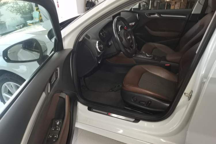 Used Audi A3 2014 Limousine 40 TFSI S line Comfort Model Driver Seat
