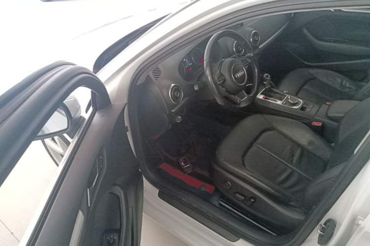 Used Audi A3 2014 Limousine 35 TFSI Automatic Comfort Model Driver Seat