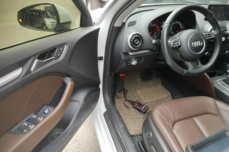 Used Audi A3 2014 Sportback 35 TFSI Automatic Comfort Model Driver Seat