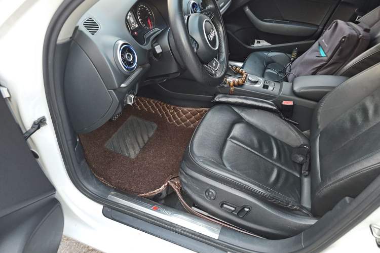 Used Audi A3 2014 Limousine 35 TFSI Automatic Comfort Model Driver Seat