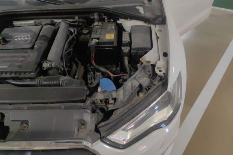 Used Audi A3 2014 Sportback 35 TFSI Automatic Style Edition Engine Bay Left