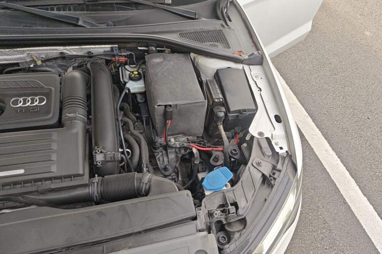 Used Audi A3 2014 Limousine 35 TFSI Automatic Advanced Model Engine Bay Left
