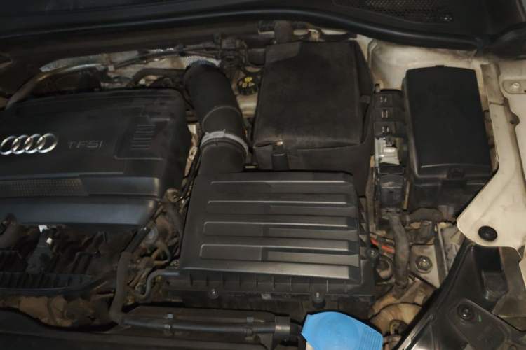 Used Audi A3 2014 Limousine 40 TFSI S line Comfort Model Engine Bay Left