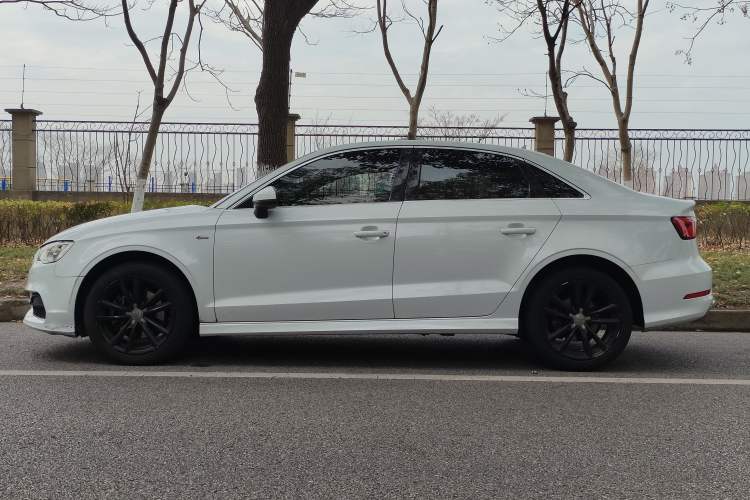 Used Audi A3 2014 Limousine 40 TFSI S line Comfort Model Exterior 4