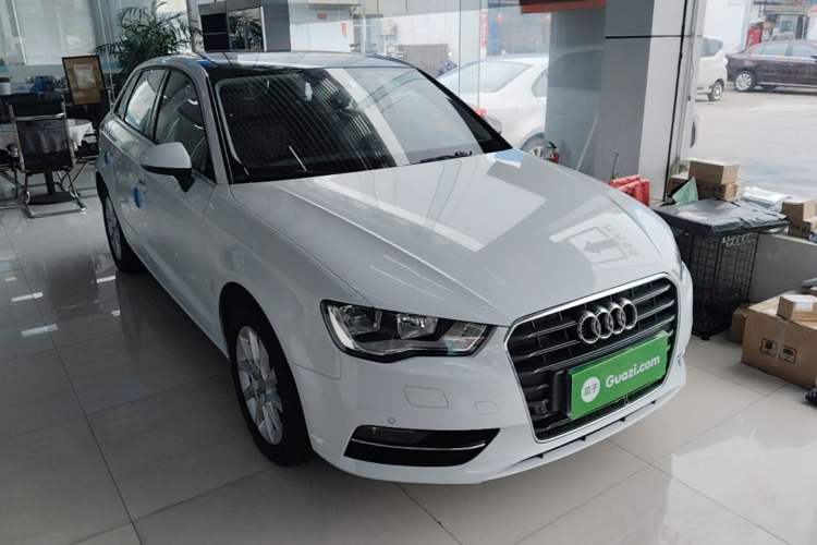 Used Audi A3 2014 Sportback 35 TFSI Automatic Style Edition Front Right 45 Deg