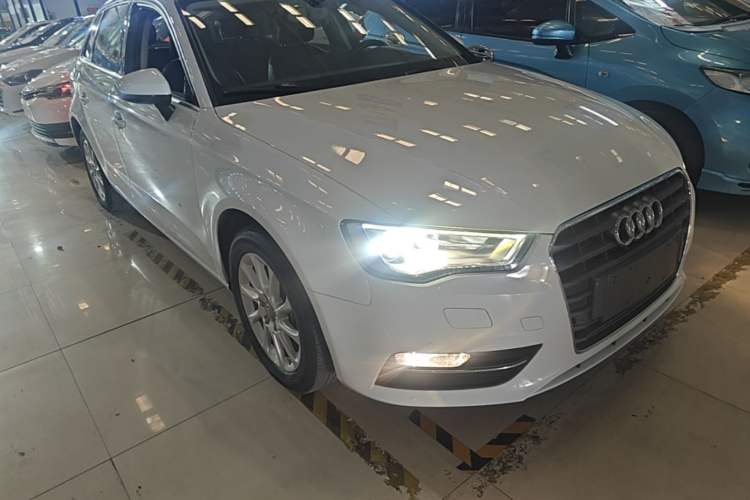 Used Audi A3 2014 Sportback 35 TFSI Automatic Style Edition Front Right 45 Deg