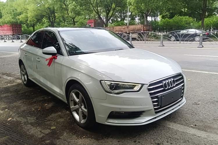 Used Audi A3 2014 Limousine 35 TFSI Automatic Comfort Model Front Right 45 Deg