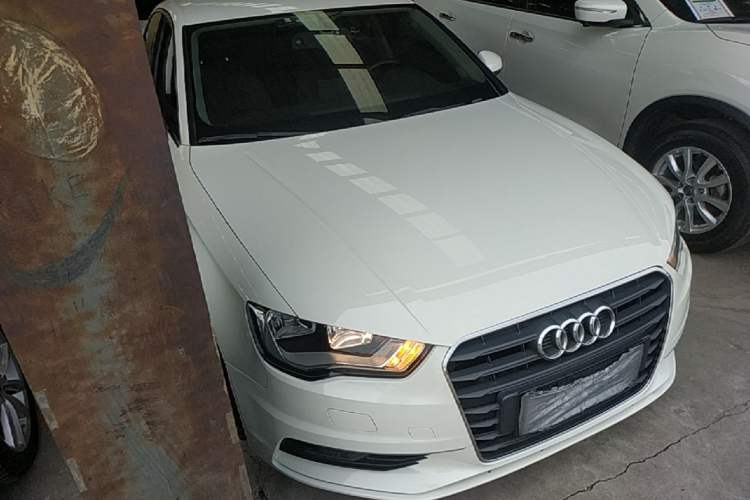Used Audi A3 2014 Limousine 35 TFSI Automatic Advanced Model Front Right 45 Deg