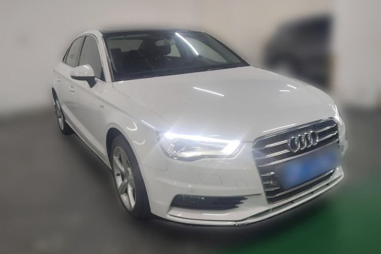 Used Audi A3 2014 Limousine 35 TFSI Automatic Comfort Model Front Right 45 Deg