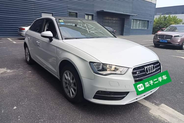 Used Audi A3 2014 Sportback 35 TFSI Automatic Style Edition Front Right 45 Deg