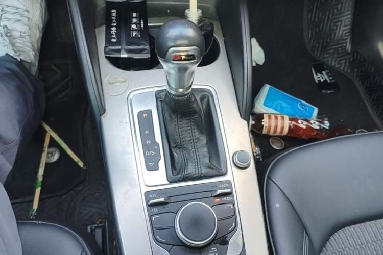 Used Audi A3 2014 Limousine 40 TFSI S line Comfort Model Gear Lever
