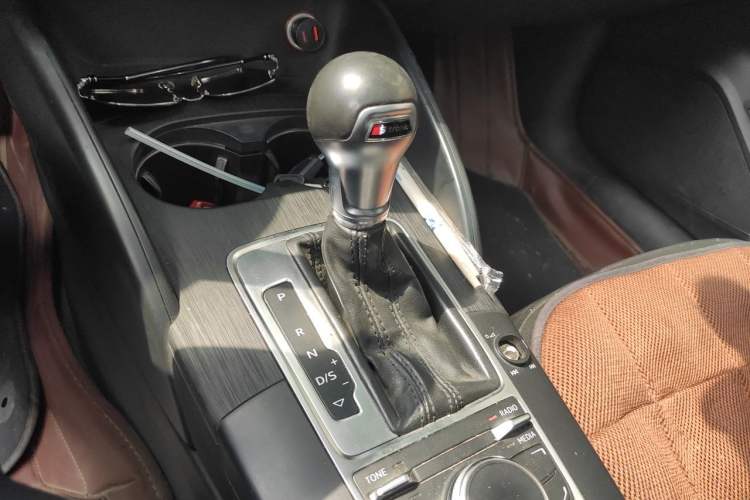 Used Audi A3 2014 Limousine 35 TFSI Automatic Comfort Model Gear Lever