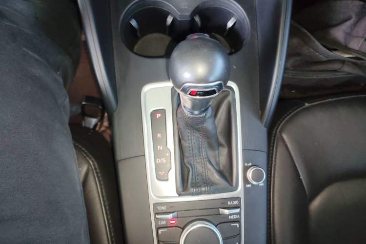Used Audi A3 2014 Limousine 35 TFSI Automatic Advanced Model Gear Lever
