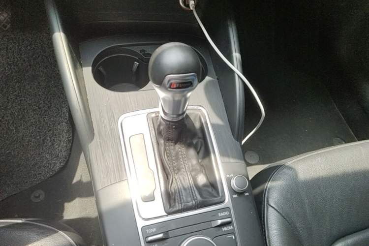 Used Audi A3 2014 Sportback 35 TFSI Automatic Comfort Model Gear Lever