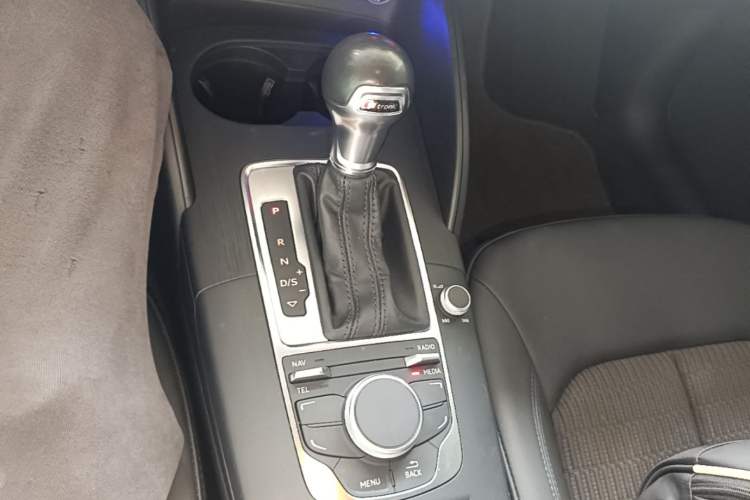 Used Audi A3 2014 Limousine 40 TFSI S line Comfort Model Gear Lever