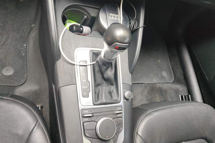 Used Audi A3 2014 Limousine 35 TFSI Automatic Comfort Model Gear Lever