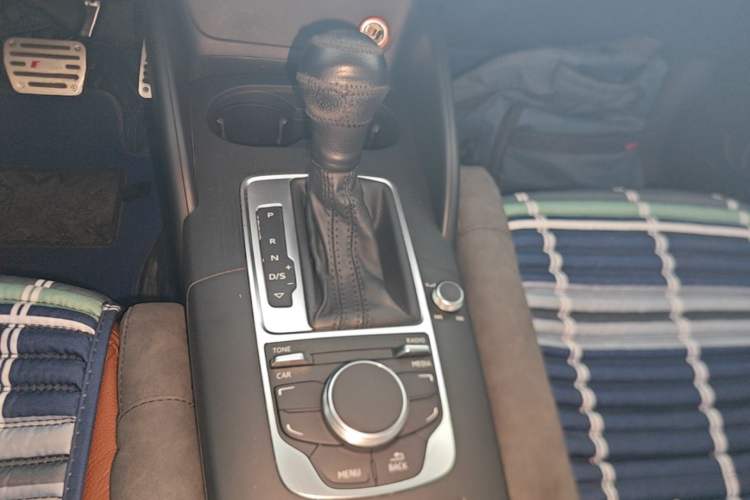 Used Audi A3 2014 Limousine 35 TFSI Automatic Advanced Model Gear Lever