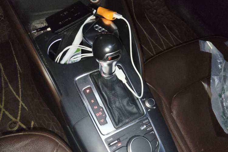 Used Audi A3 2014 Limousine 35 TFSI Automatic Comfort Model Gear Lever