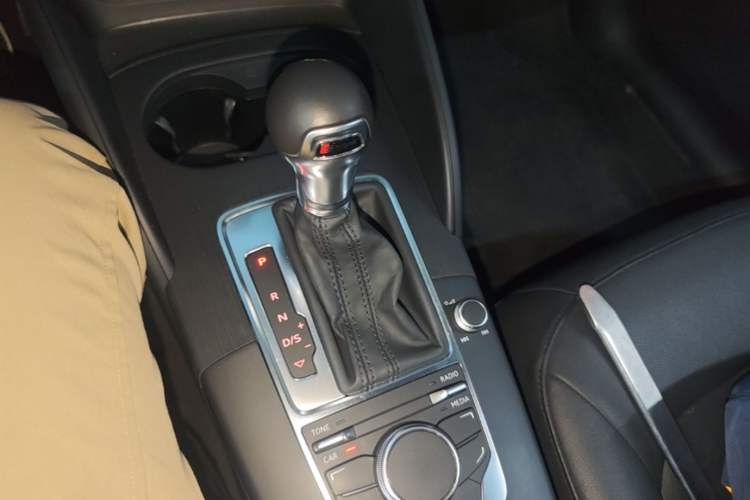 Used Audi A3 2014 Limousine 35 TFSI Automatic Fashion Model Gear Lever