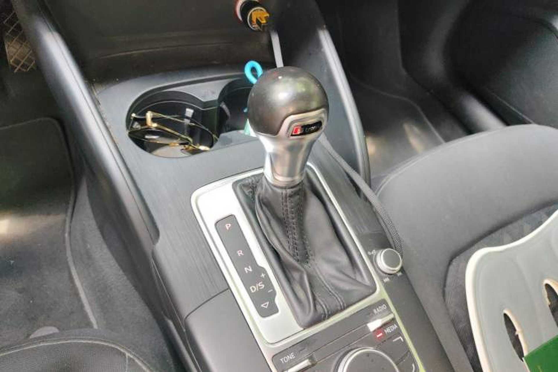 Used Audi A3 2014 Limousine 35 TFSI Automatic Fashion Model Gear Lever