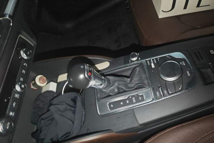 Used Audi A3 2014 Limousine 35 TFSI Automatic Comfort Model Gear Lever