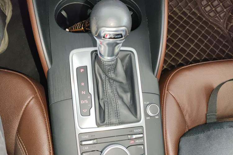 Used Audi A3 2014 Sportback 35 TFSI Automatic Comfort Model Gear Lever