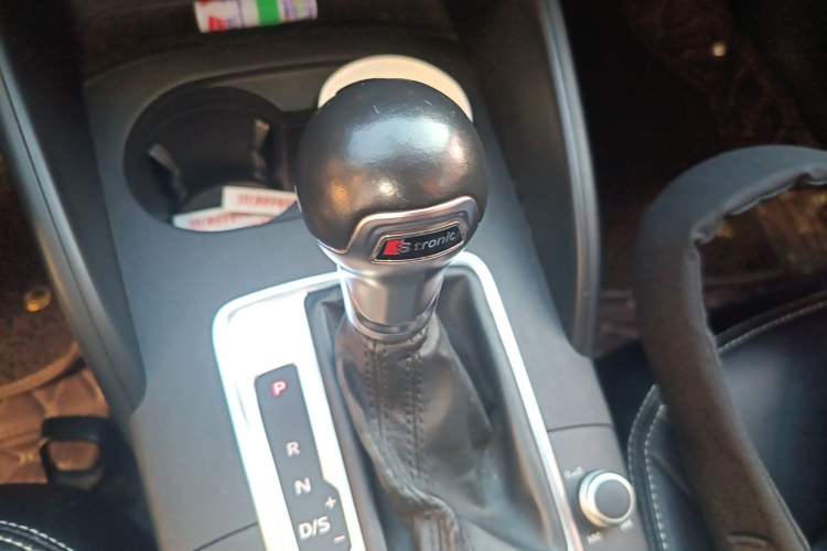 Used Audi A3 2014 Limousine 35 TFSI Automatic Advanced Model Gear Lever