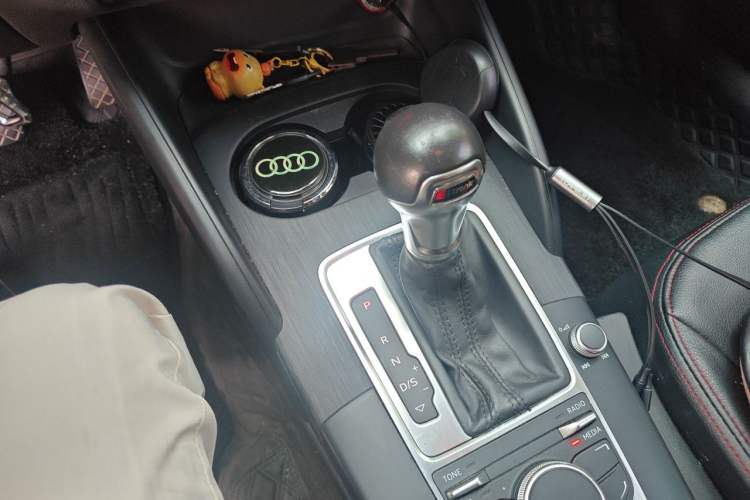 Used Audi A3 2014 Limousine 35 TFSI Automatic Advanced Model Gear Lever