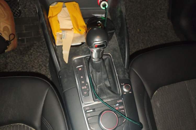 Used Audi A3 2014 Limousine 40 TFSI S line Comfort Model Gear Lever