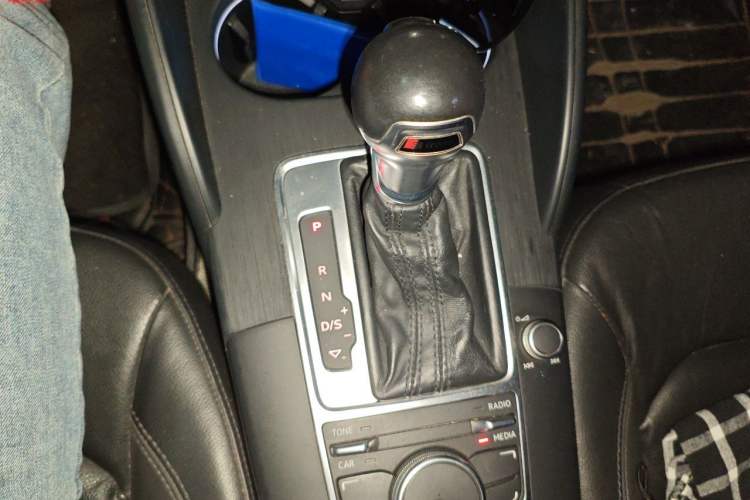Used Audi A3 2014 Limousine 35 TFSI Automatic Comfort Model Gear Lever